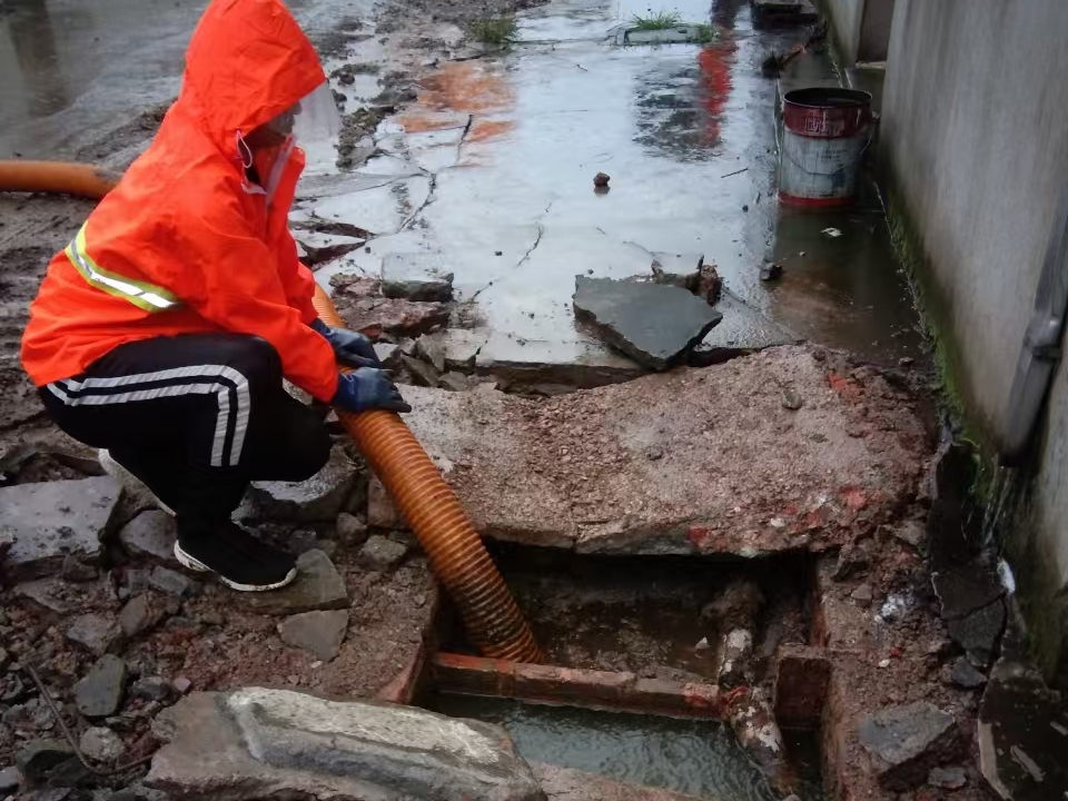 攸县专业清理污水池 炜誉市政以规范流程守护城市 “肠道”