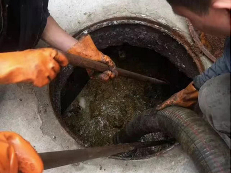 攸县清理化粪池时如何避免沼气的危害?